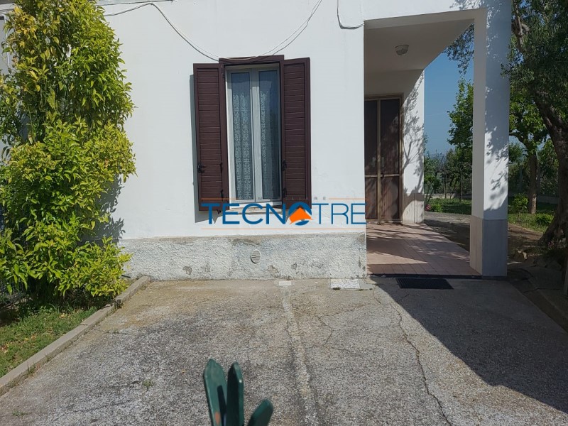 Dettagli: Bellante Casa Singola Affiancata con corte Esterna