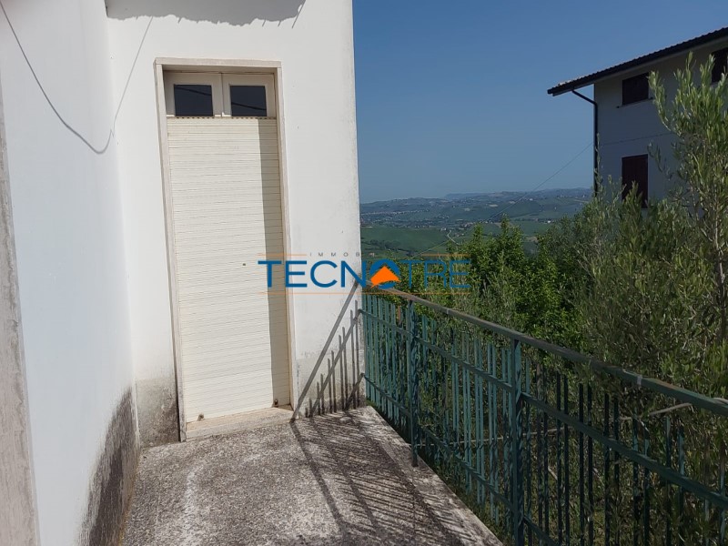 Dettaglio 30: Bellante Casa Singola Affiancata con corte Esterna