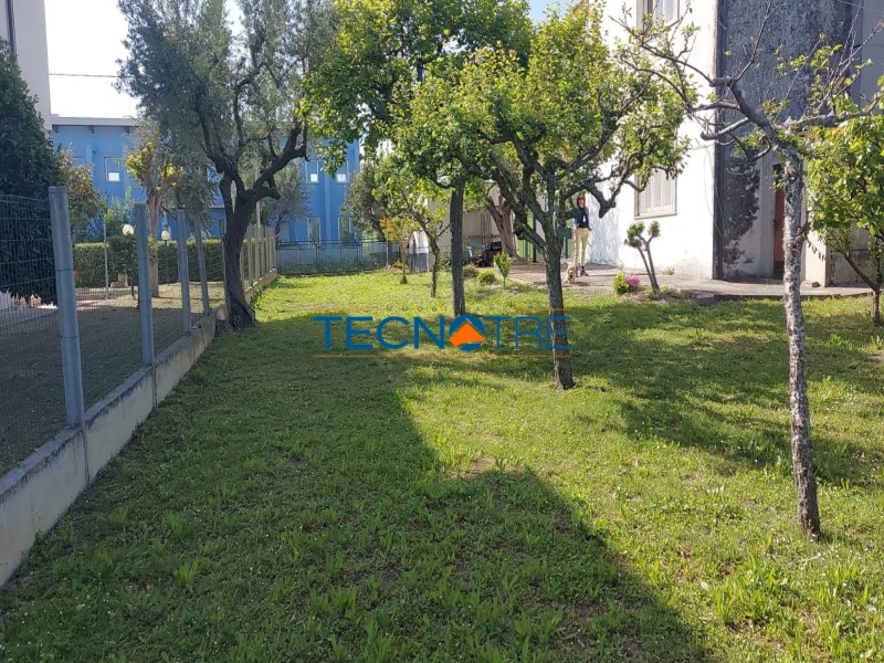 Dettaglio 33: Bellante Casa Singola Affiancata con corte Esterna