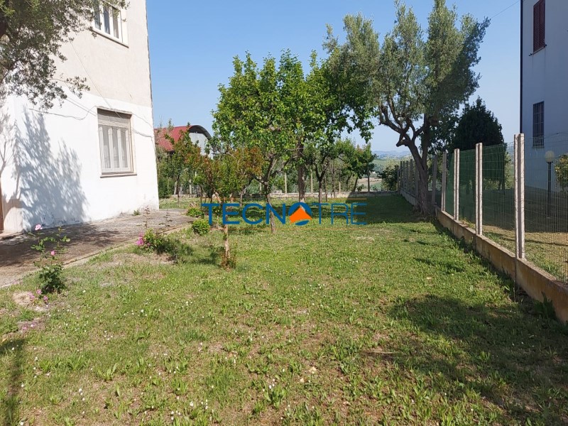 Dettaglio 34: Bellante Casa Singola Affiancata con corte Esterna