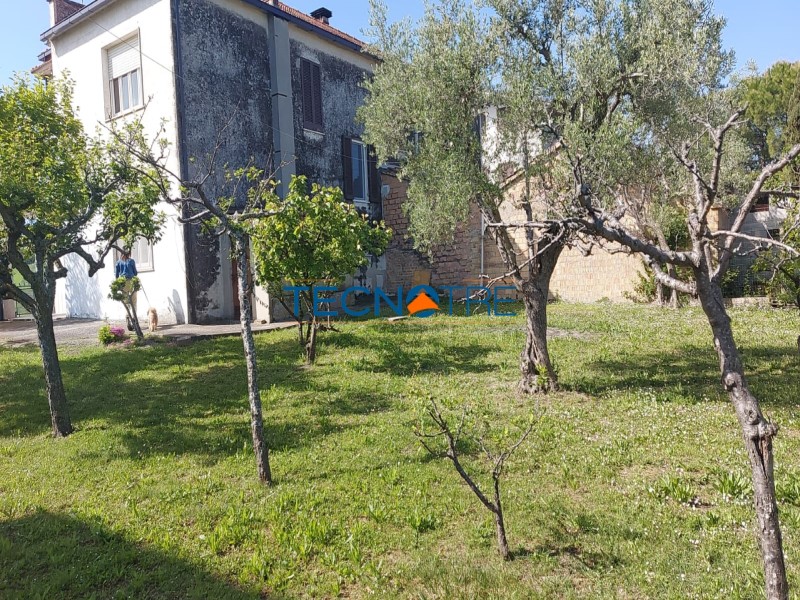 Dettaglio 35: Bellante Casa Singola Affiancata con corte Esterna