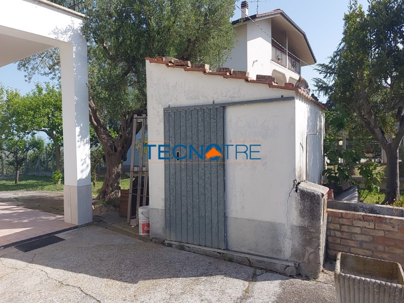 Dettagli: Bellante Casa Singola Affiancata con corte Esterna