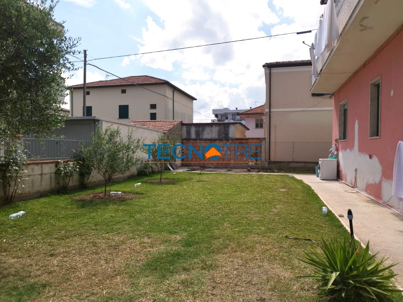 Dettagli: Villarosa Appartamento Quadrilocale con Corte Esterna