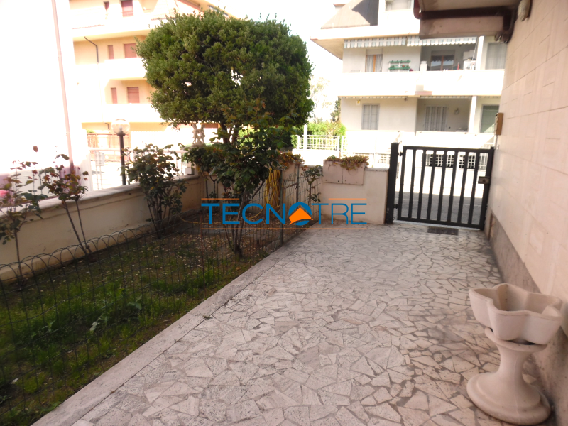 Dettaglio 45: Martinsicuro Casa Singola divisa in due Appartamenti