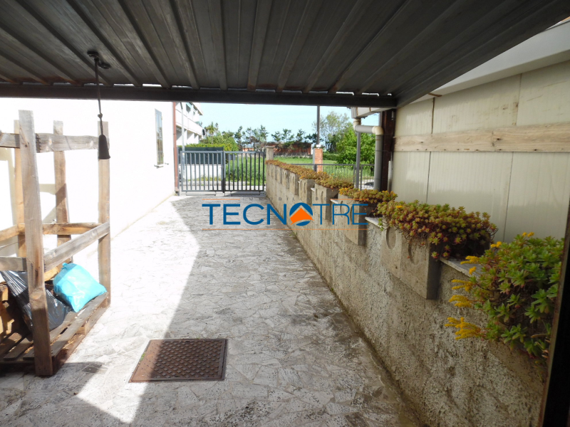 Dettaglio 51: Martinsicuro Casa Singola divisa in due Appartamenti