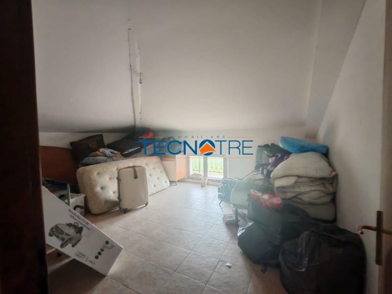 Dettaglio 47: Martinsicuro Casa Singola da Ristrutturare con Area Esterna Recintata