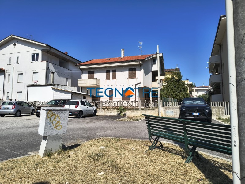 Dettagli: Giulianova Alta Zona Centro Casa Indipendente su Tre Livelli