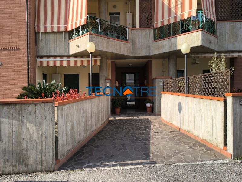 Dettagli: Giulianova Lido Zona Residenziale Trilocale con Posto Auto e Cantina