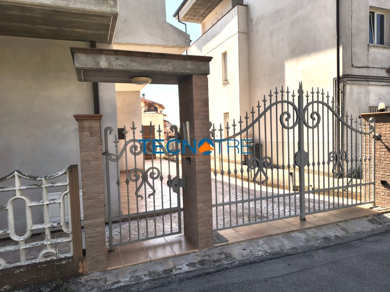 Dettagli: Giulianova Alta Zona Centro Casa Indipendente su Tre Livelli